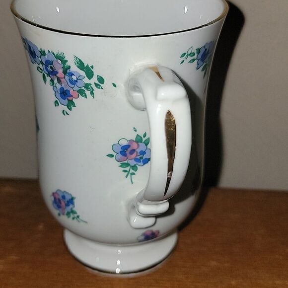 ROYAL VICTORIA PEDESTAL WHITE WITH BLUE FLORAL FINE BONE CHINA TEA CUP - Picture 3 of 10